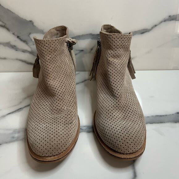 Dolce Vita | Women's Minimalist Gray Laser Cut Perforated Round Toe Boots Sz 8 - Picture 2 of 7